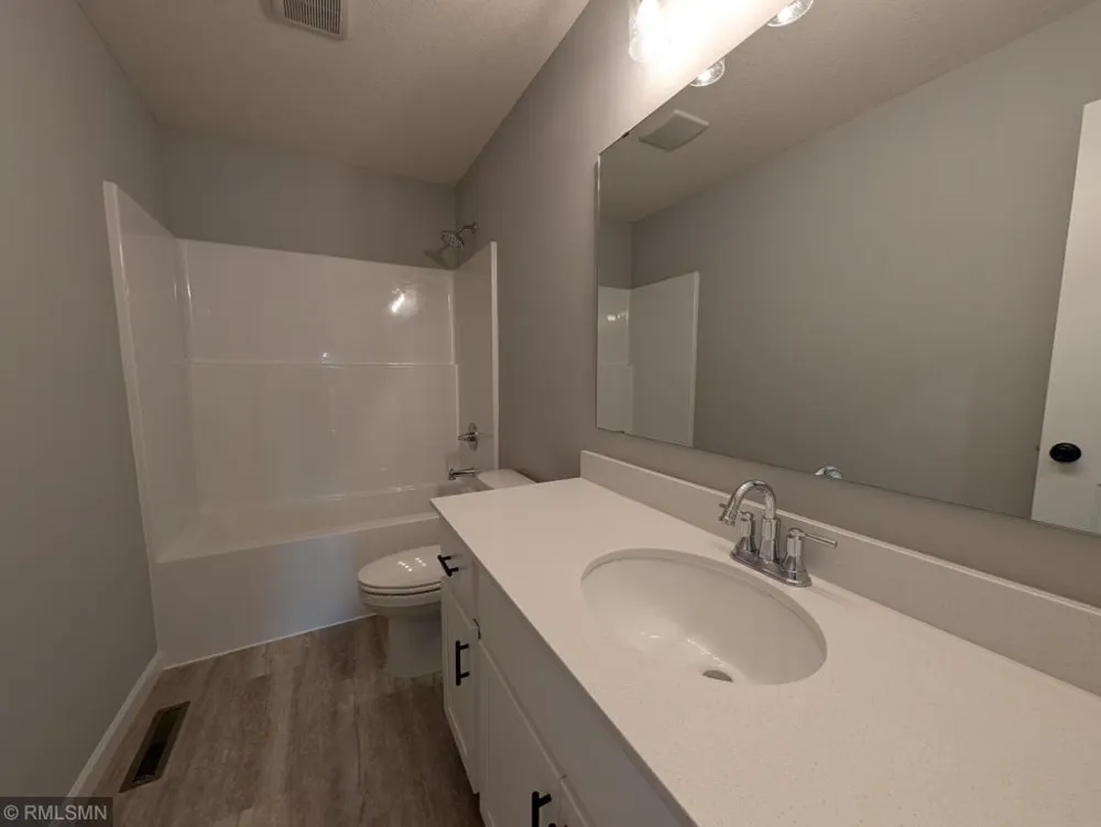 10593 Goodview Avenue S Cottage Grove, MN 55016