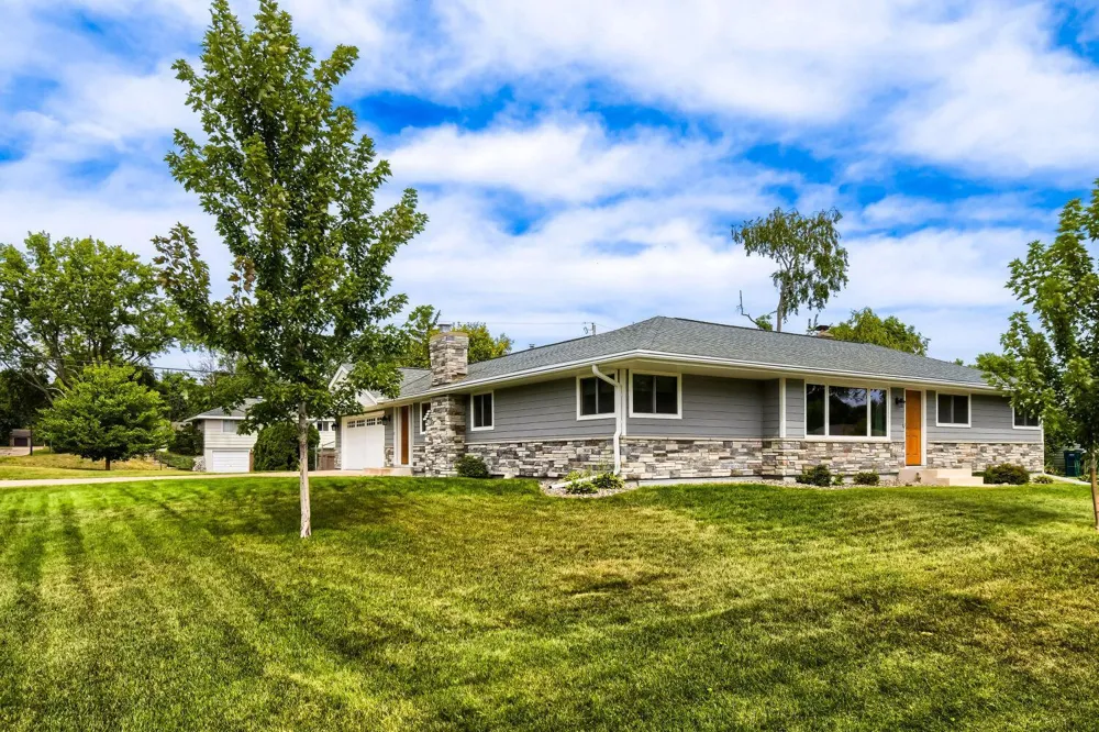 227 Dawn Avenue Shoreview, MN 55126