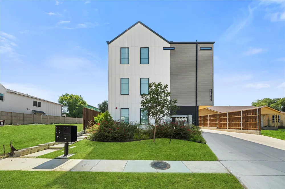 2166 Lovedale Avenue #102 Dallas, TX 75235