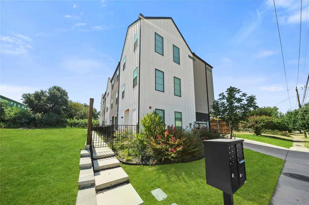 2166 Lovedale Avenue #102 Dallas, TX 75235