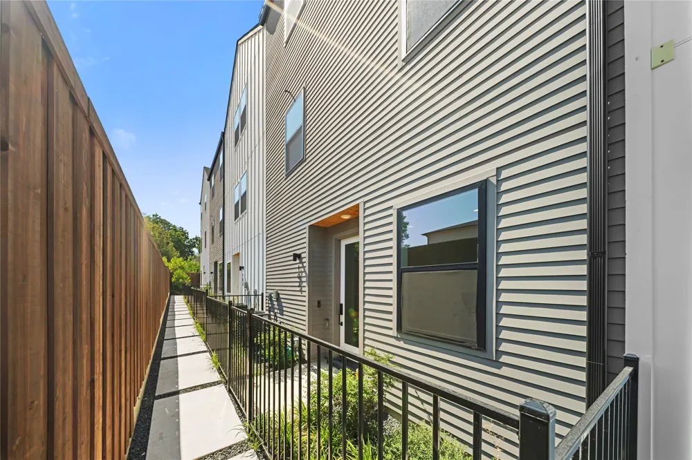 2166 Lovedale Avenue #102 Dallas, TX 75235