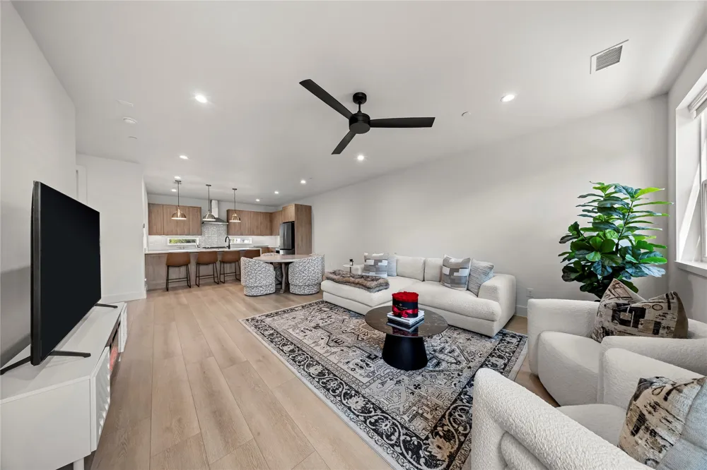 2166 Lovedale Avenue #102 Dallas, TX 75235