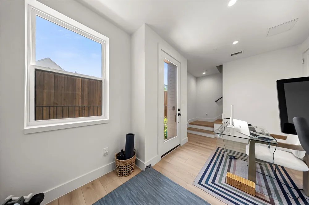 2166 Lovedale Avenue #102 Dallas, TX 75235