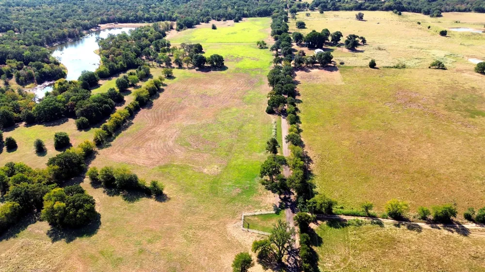 1 FCR 196 Streetman, TX 75859
