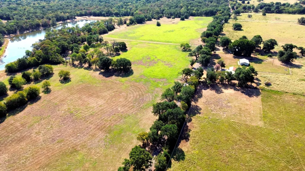 1 FCR 196 Streetman, TX 75859