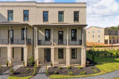 1011 Creekside Lane