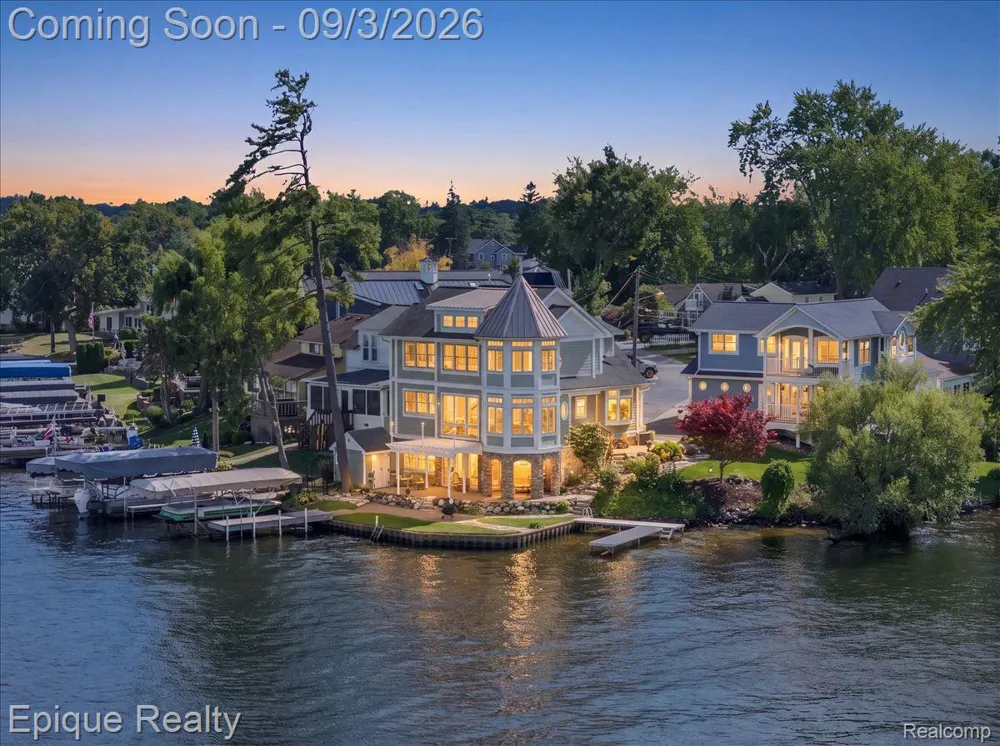 51 Crescent Avenue Lake Orion Village, MI 48362