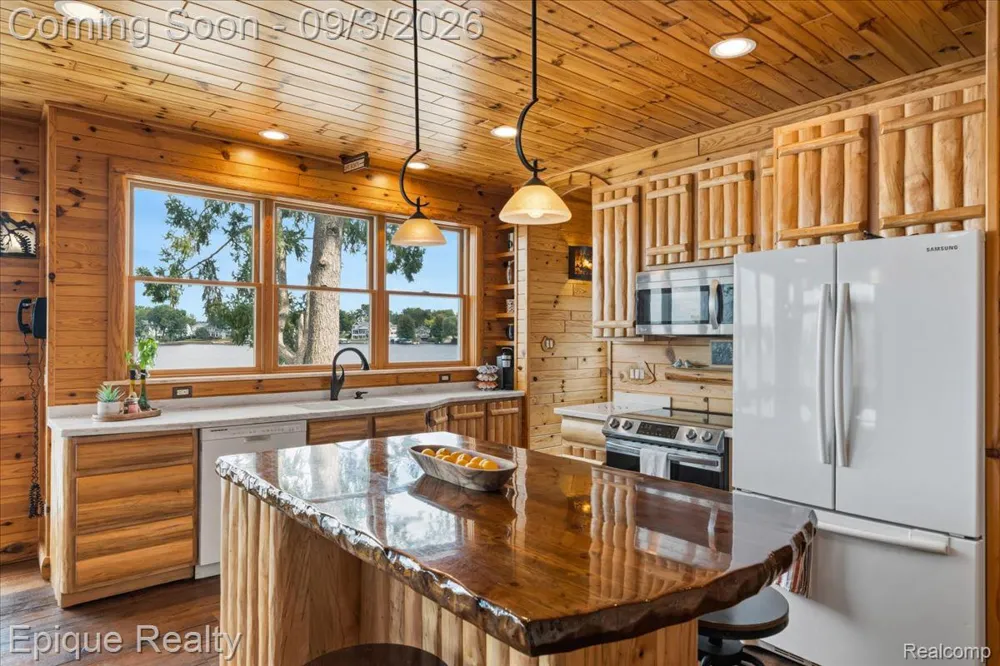 51 Crescent Avenue Lake Orion Village, MI 48362