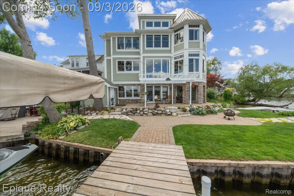 51 Crescent Avenue Lake Orion Village, MI 48362