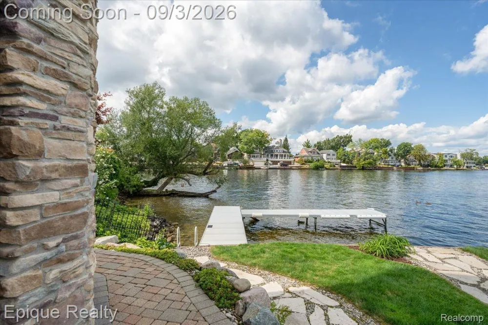 51 Crescent Avenue Lake Orion Village, MI 48362