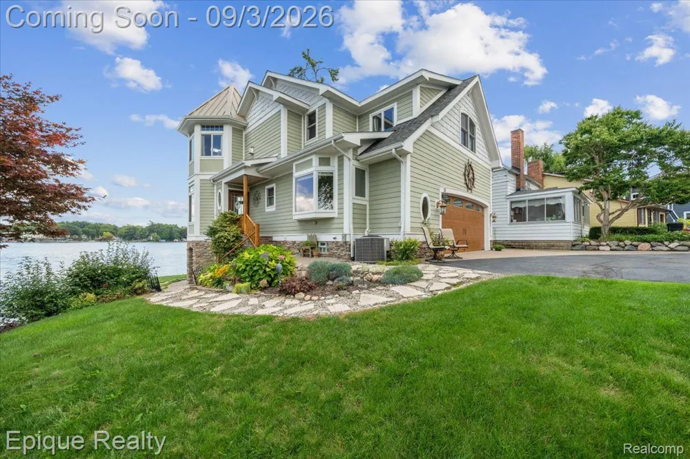 51 Crescent Avenue Lake Orion Village, MI 48362