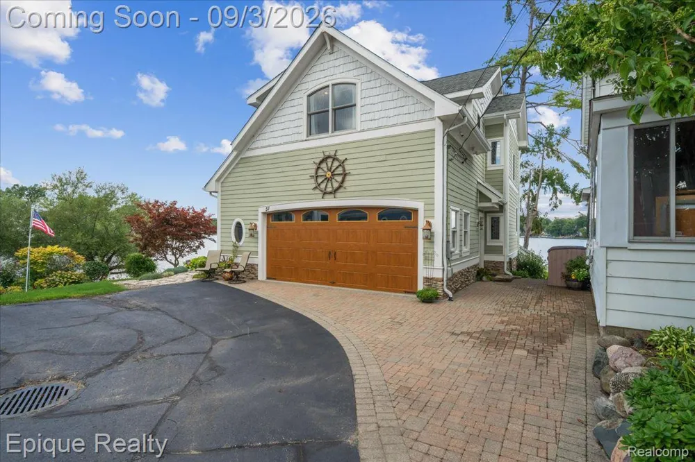 51 Crescent Avenue Lake Orion Village, MI 48362