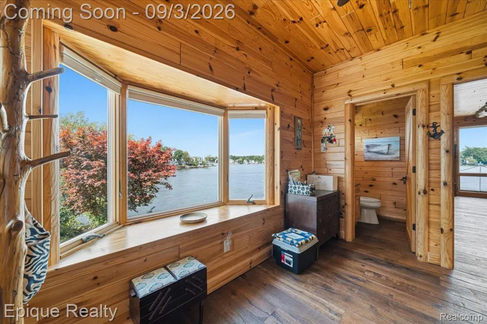51 Crescent Avenue Lake Orion Village, MI 48362