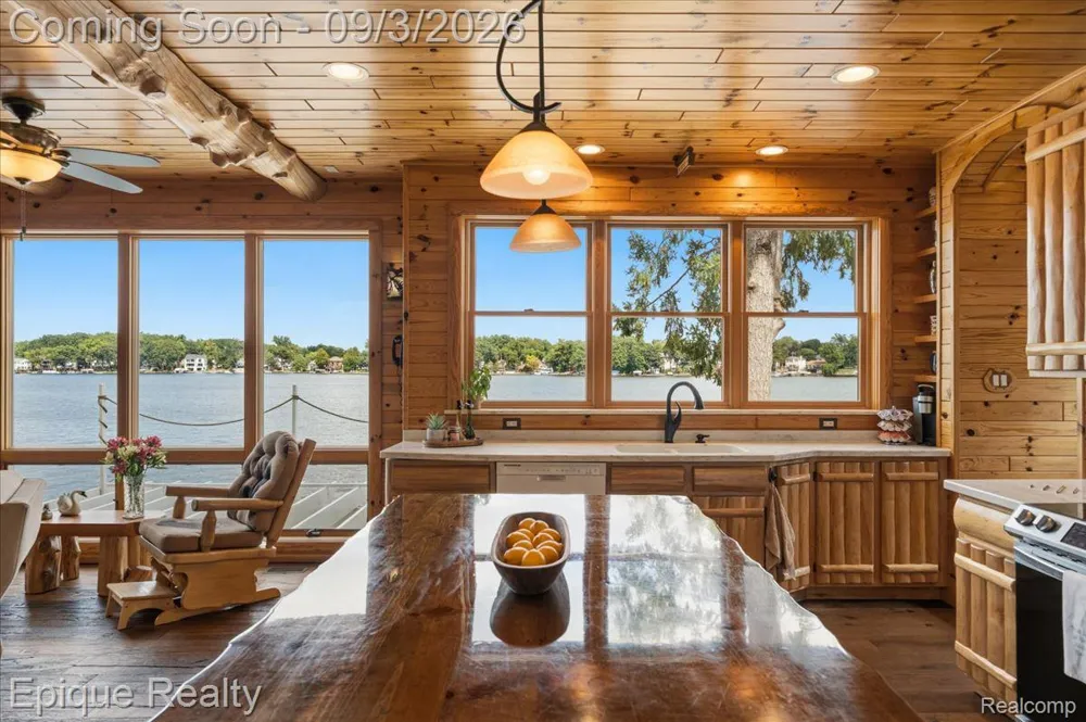 51 Crescent Avenue Lake Orion Village, MI 48362