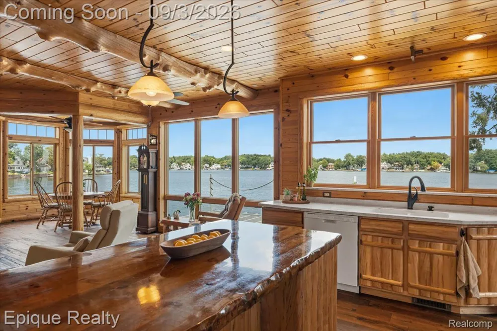 51 Crescent Avenue Lake Orion Village, MI 48362