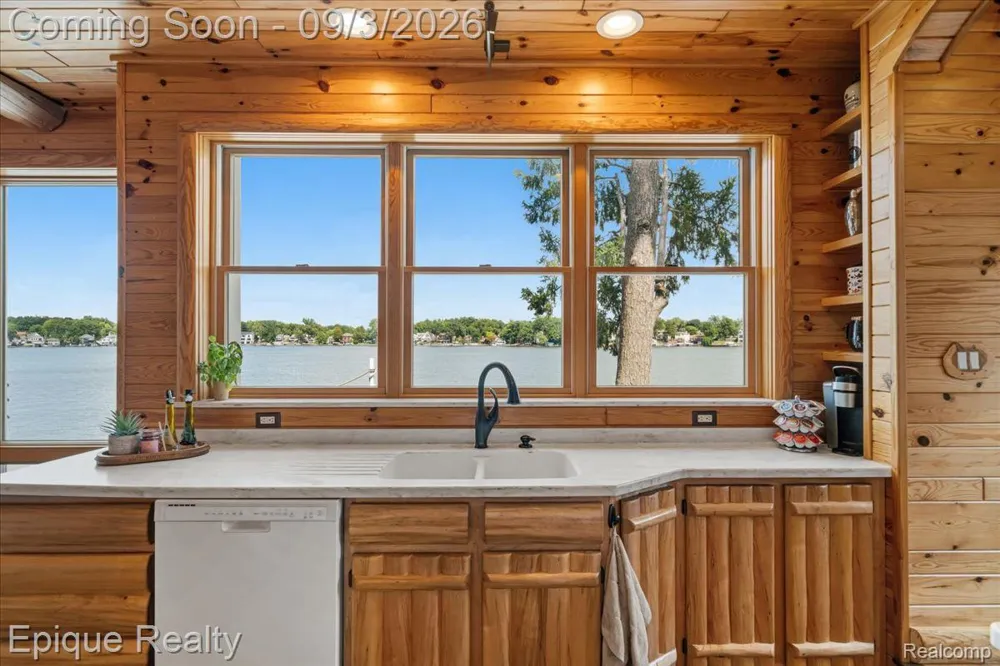51 Crescent Avenue Lake Orion Village, MI 48362