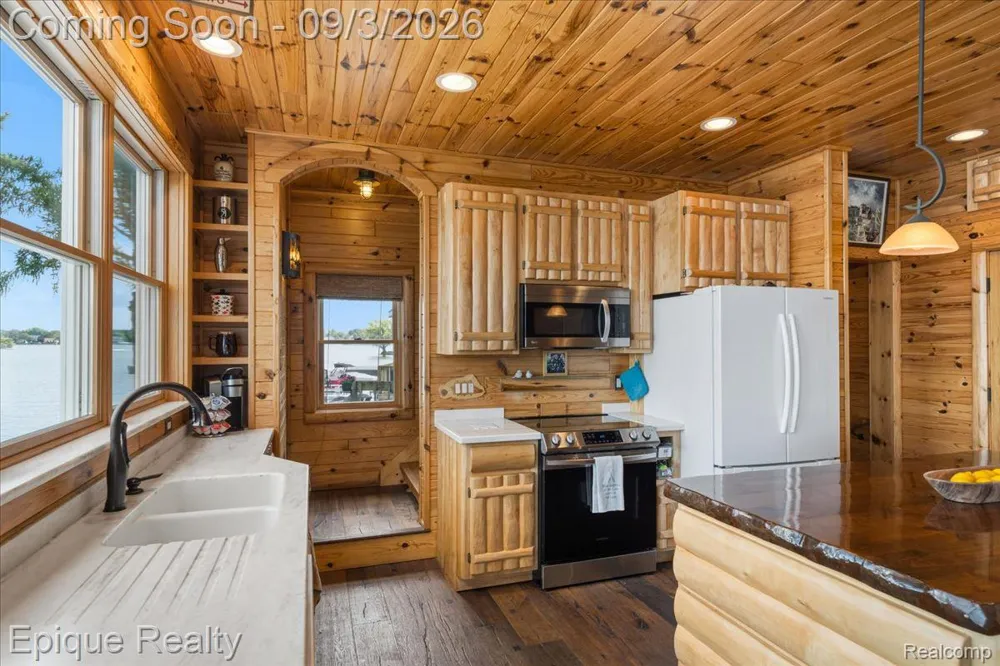 51 Crescent Avenue Lake Orion Village, MI 48362