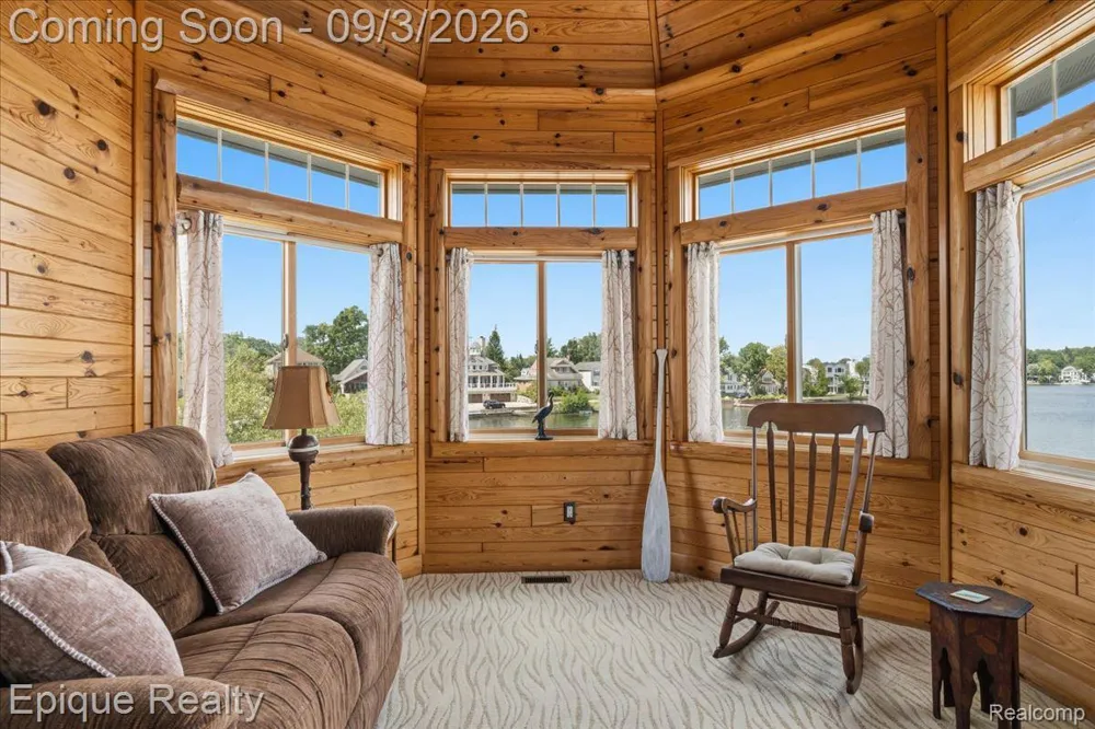 51 Crescent Avenue Lake Orion Village, MI 48362