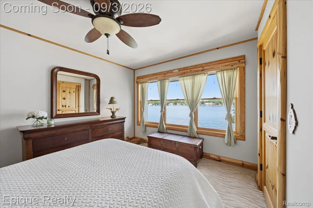 51 Crescent Avenue Lake Orion Village, MI 48362