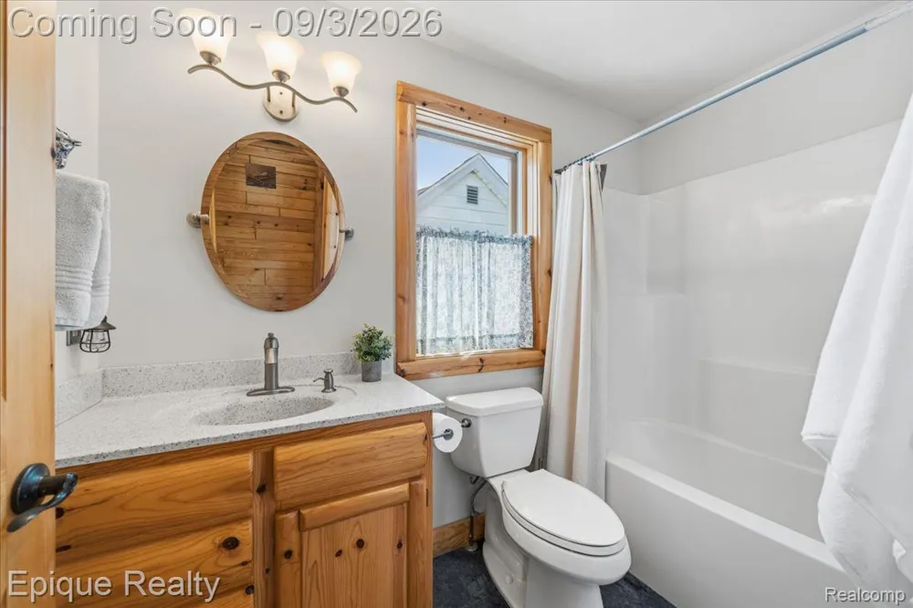51 Crescent Avenue Lake Orion Village, MI 48362