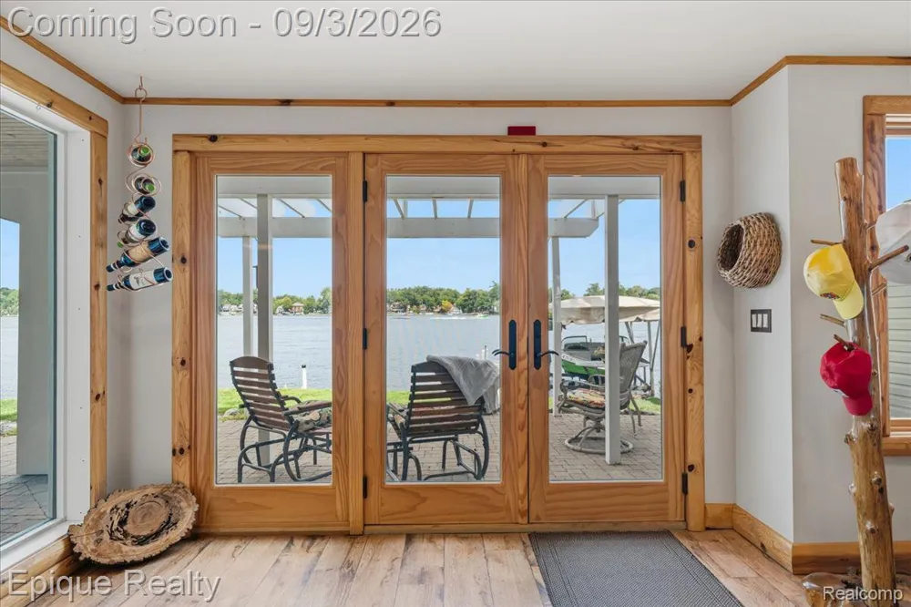 51 Crescent Avenue Lake Orion Village, MI 48362