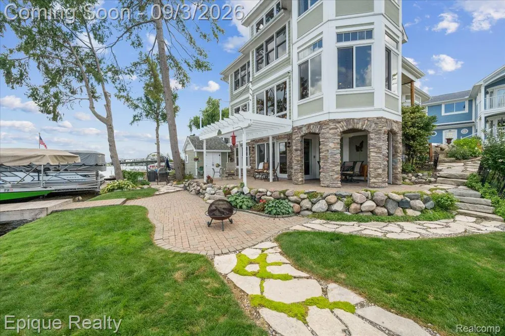 51 Crescent Avenue Lake Orion Village, MI 48362
