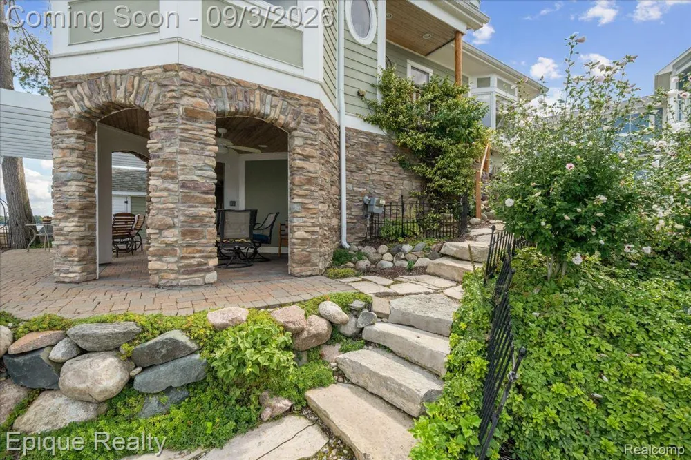 51 Crescent Avenue Lake Orion Village, MI 48362