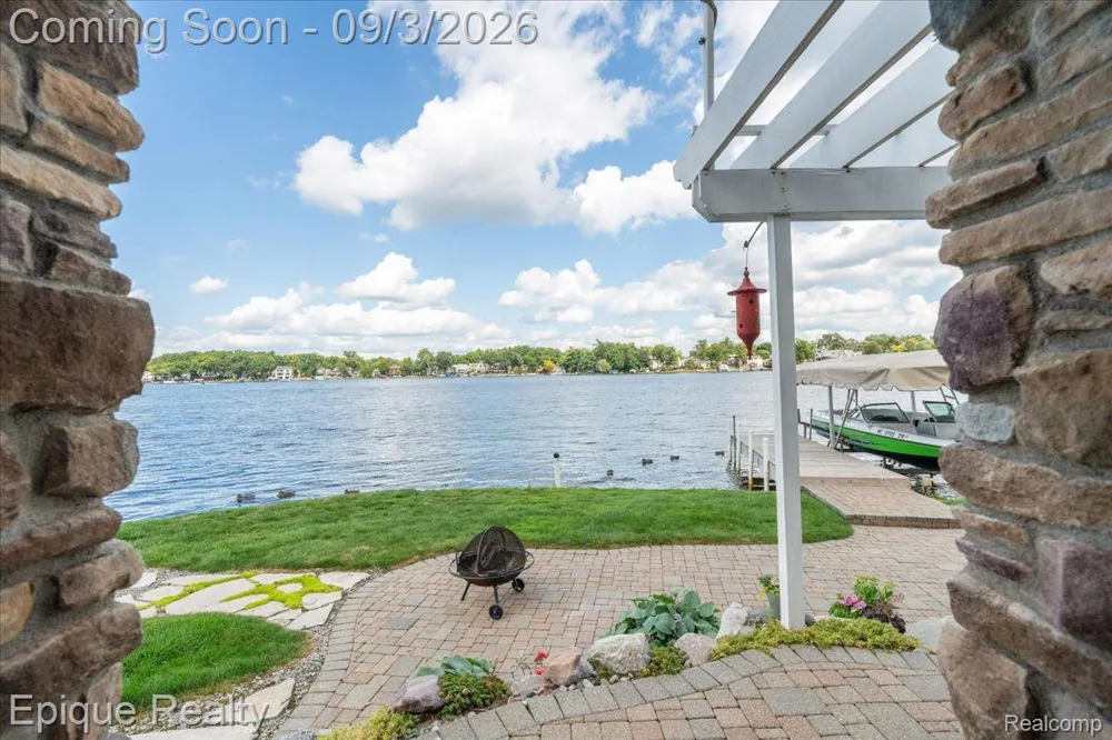 51 Crescent Avenue Lake Orion Village, MI 48362