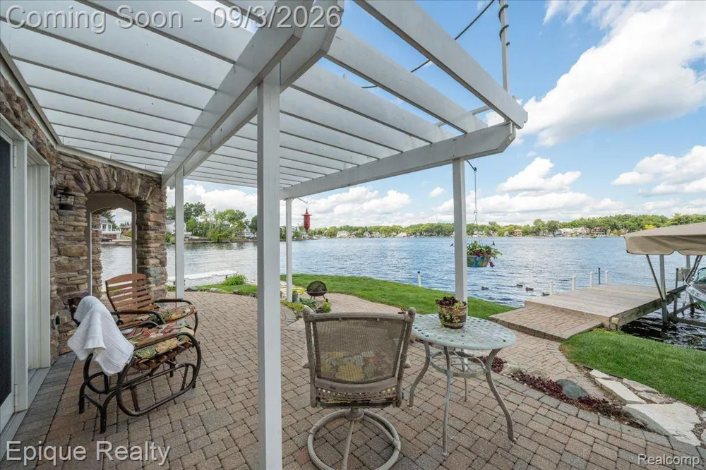 51 Crescent Avenue Lake Orion Village, MI 48362