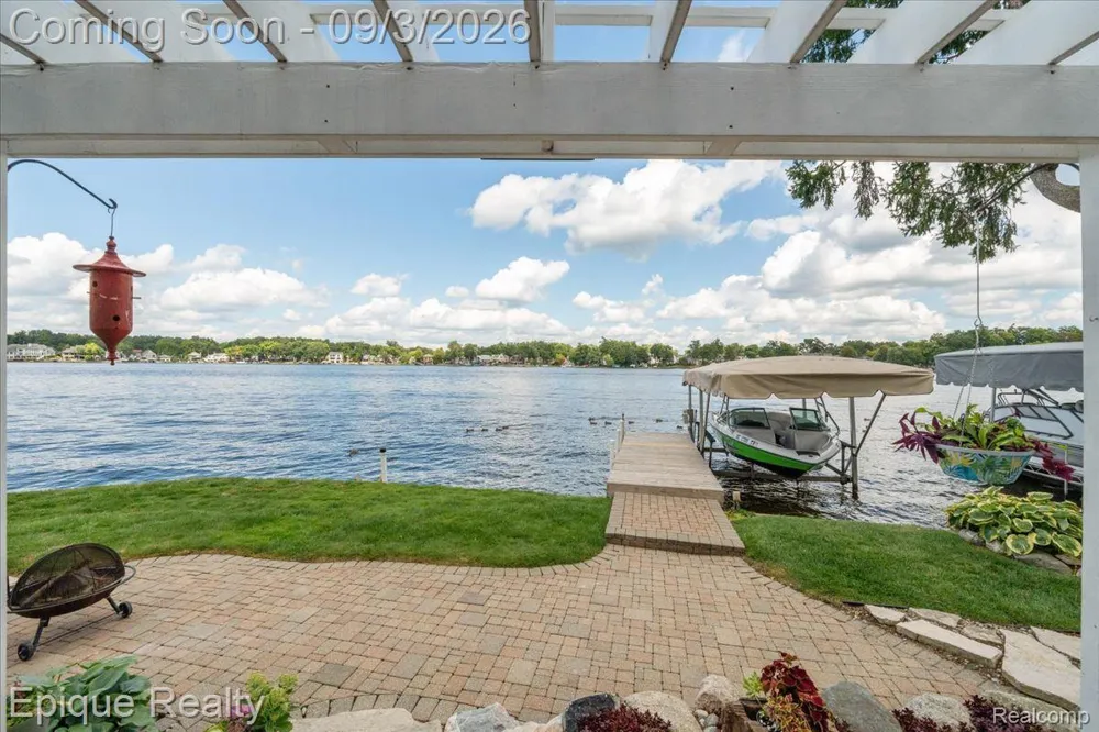 51 Crescent Avenue Lake Orion Village, MI 48362