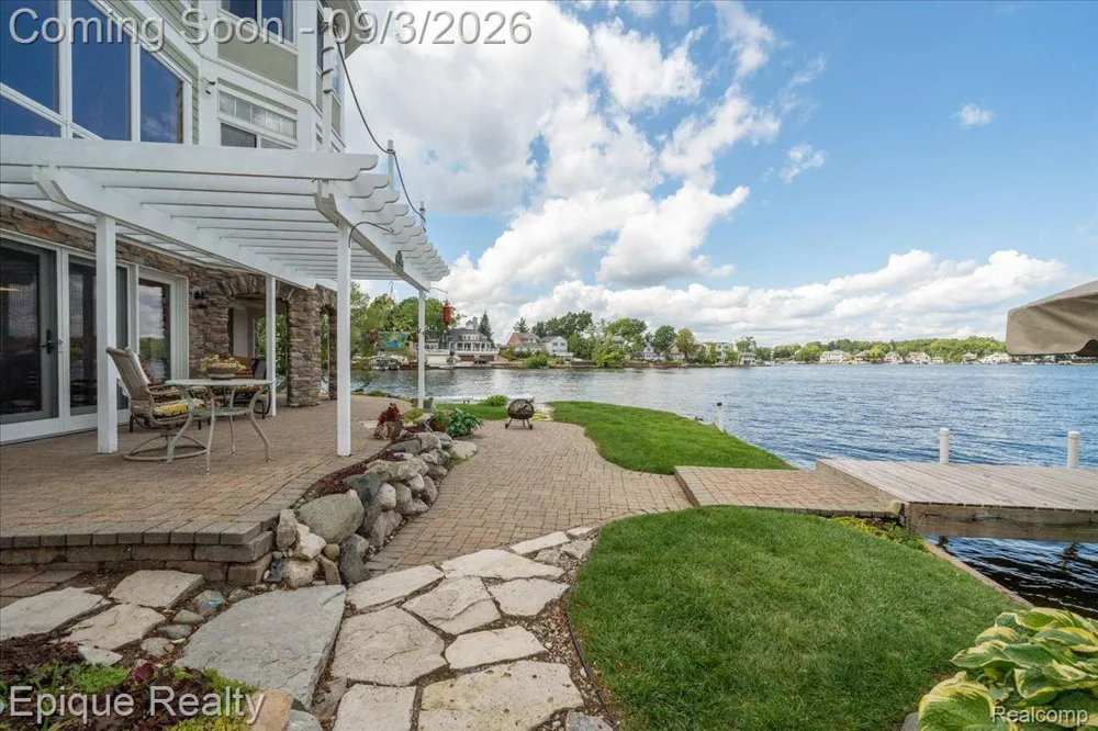 51 Crescent Avenue Lake Orion Village, MI 48362