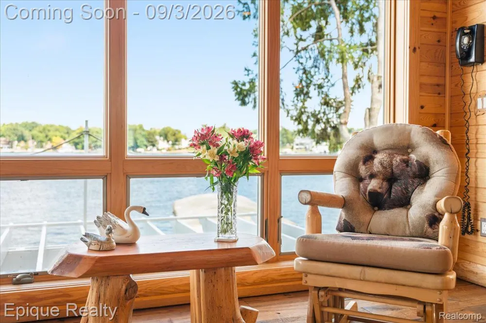 51 Crescent Avenue Lake Orion Village, MI 48362