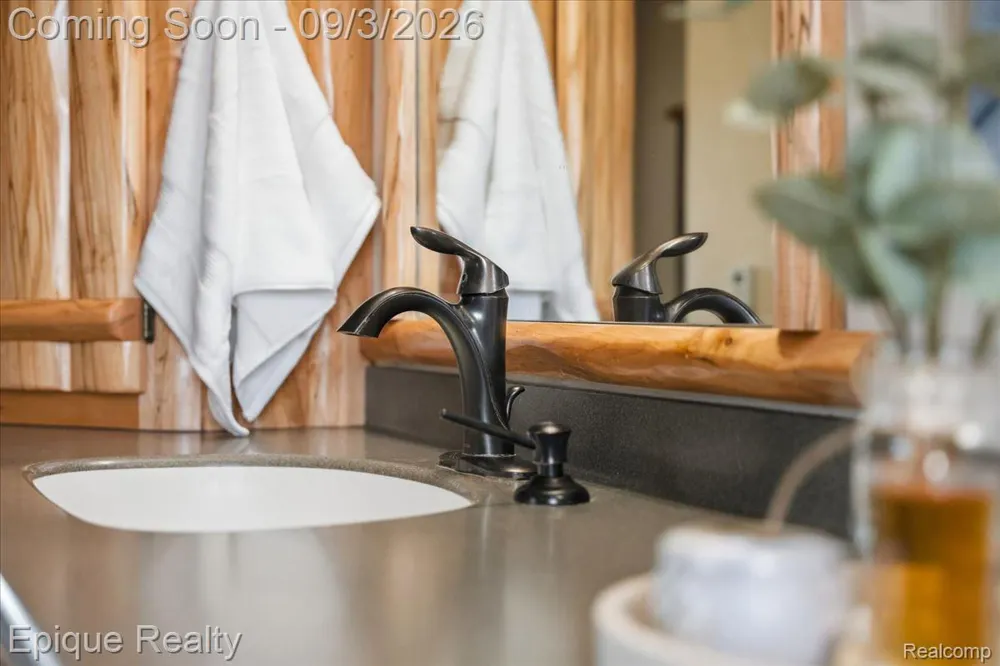 51 Crescent Avenue Lake Orion Village, MI 48362