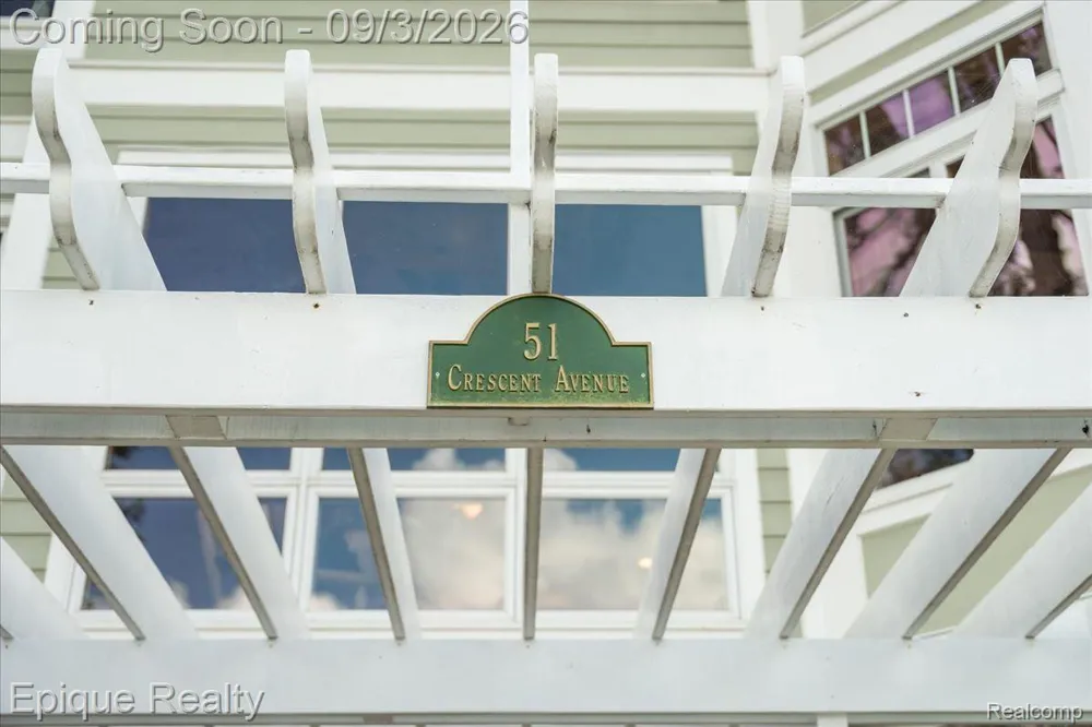 51 Crescent Avenue Lake Orion Village, MI 48362