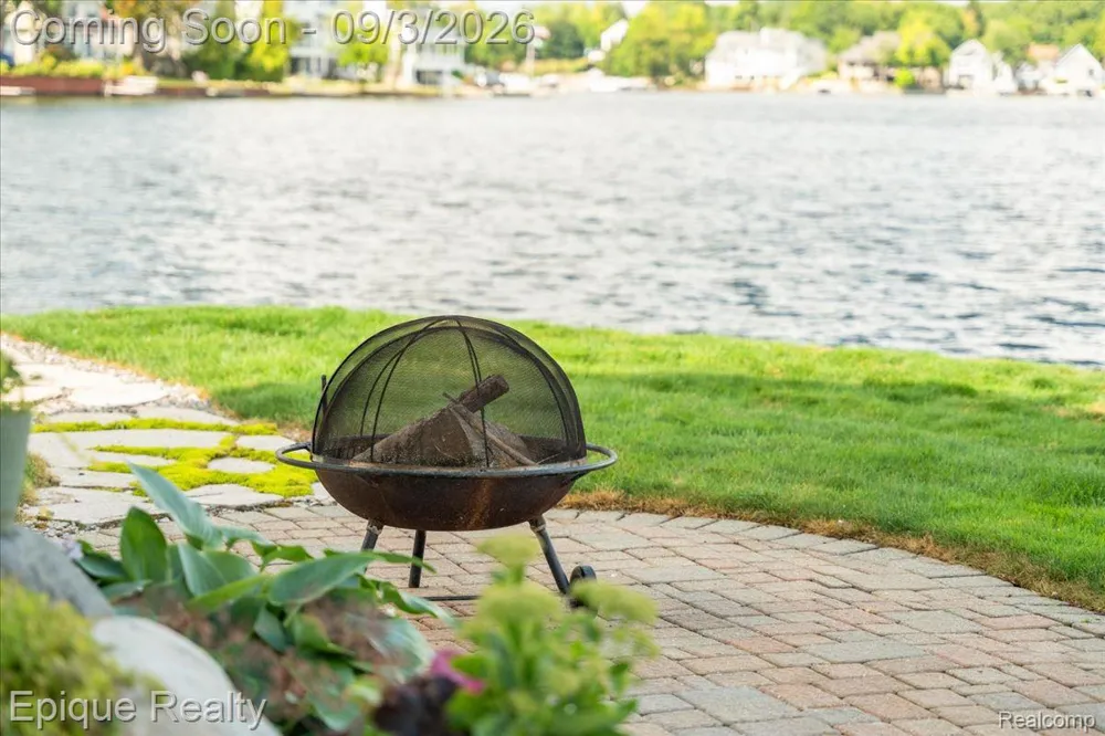 51 Crescent Avenue Lake Orion Village, MI 48362