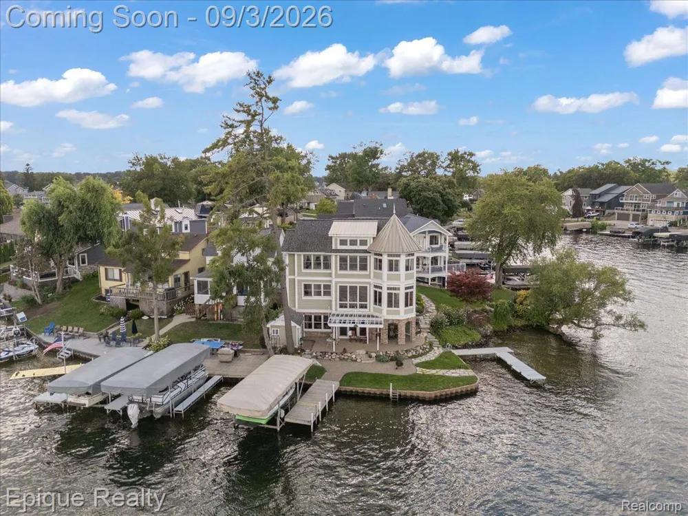 51 Crescent Avenue Lake Orion Village, MI 48362
