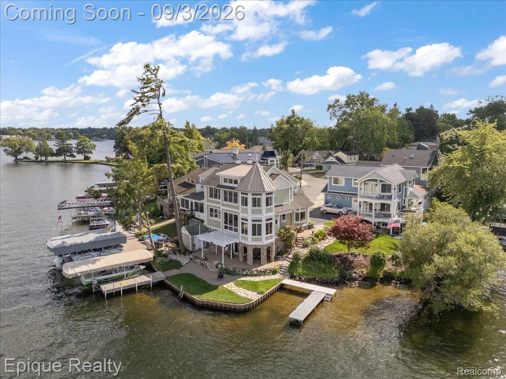 51 Crescent Avenue Lake Orion Village, MI 48362