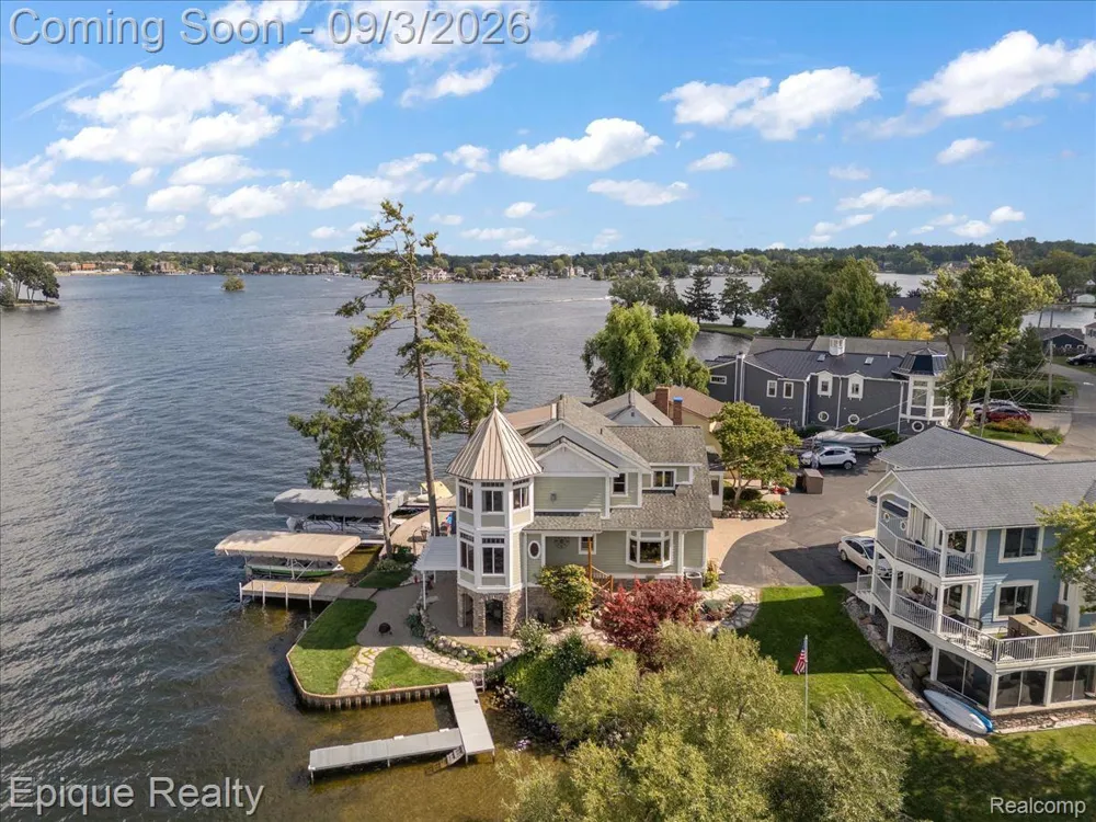 51 Crescent Avenue Lake Orion Village, MI 48362