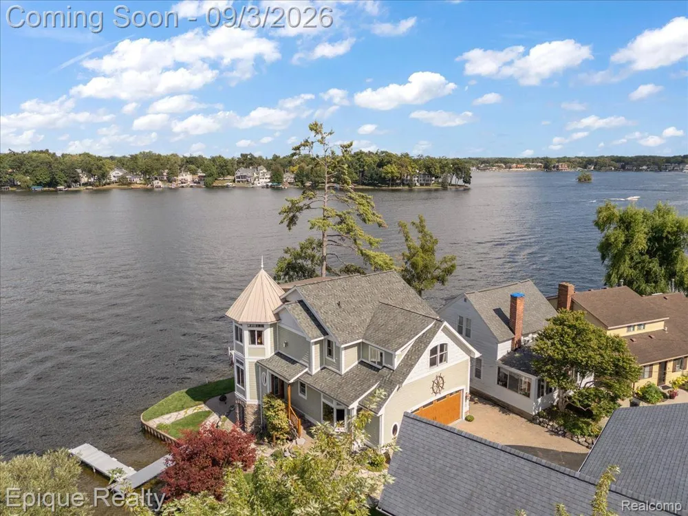 51 Crescent Avenue Lake Orion Village, MI 48362