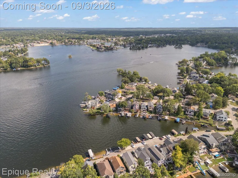 51 Crescent Avenue Lake Orion Village, MI 48362