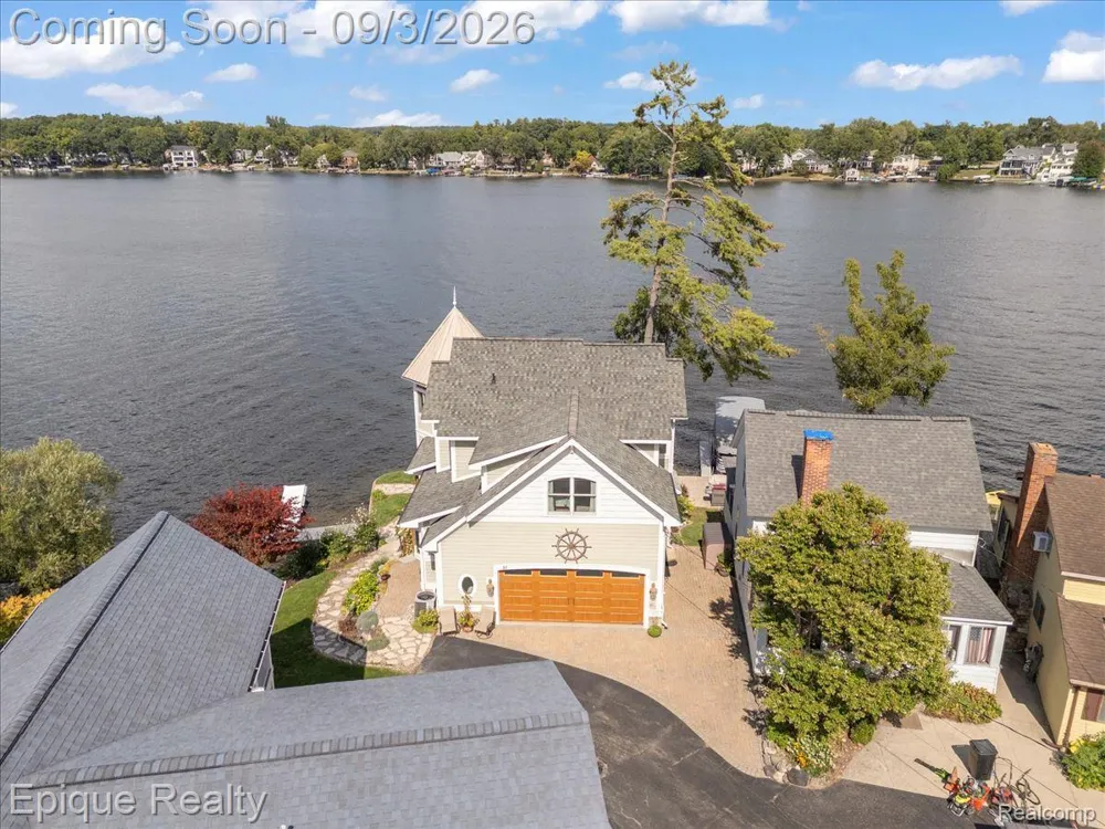 51 Crescent Avenue Lake Orion Village, MI 48362
