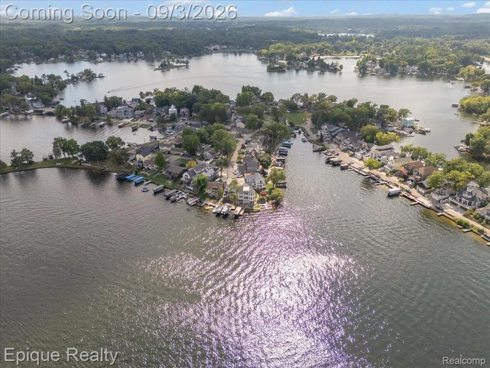 51 Crescent Avenue Lake Orion Village, MI 48362