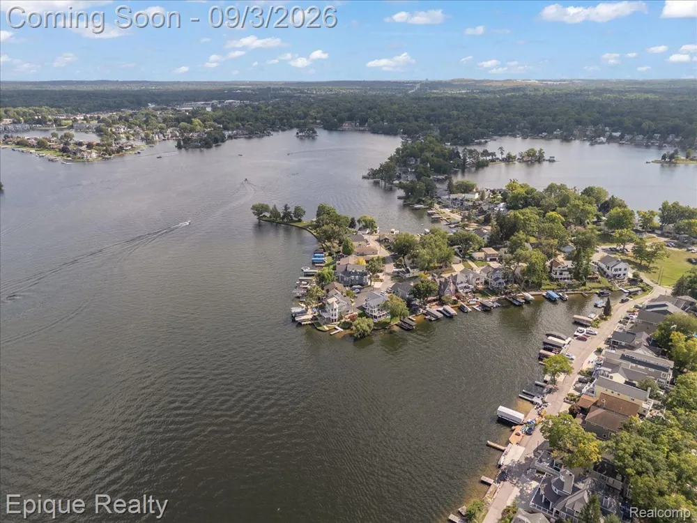 51 Crescent Avenue Lake Orion Village, MI 48362