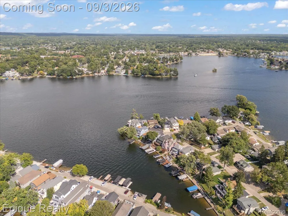 51 Crescent Avenue Lake Orion Village, MI 48362