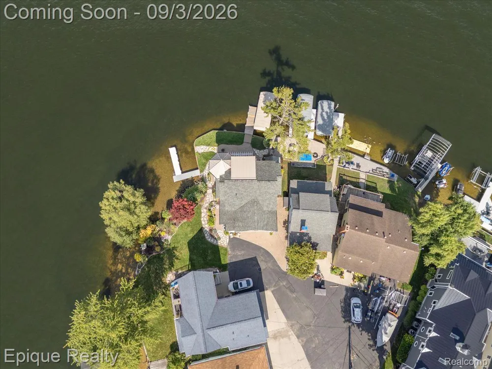 51 Crescent Avenue Lake Orion Village, MI 48362