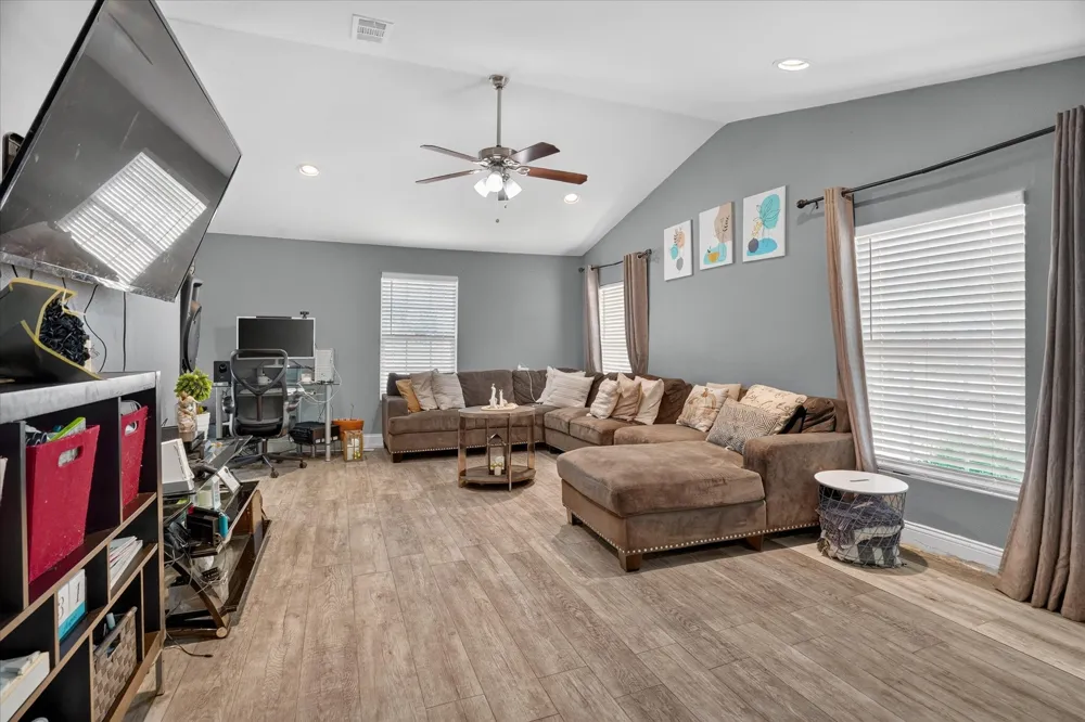 5712 Dana Drive Haltom City, TX 76117