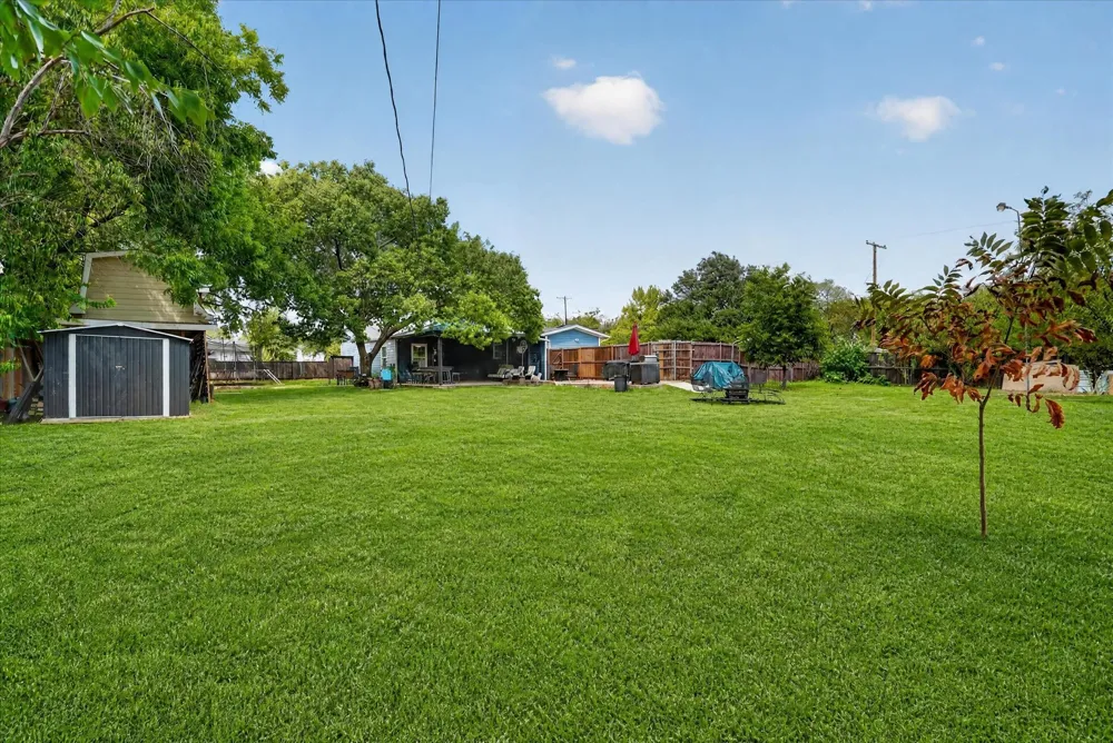 5712 Dana Drive Haltom City, TX 76117