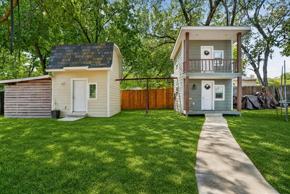 5712 Dana Drive Haltom City, TX 76117