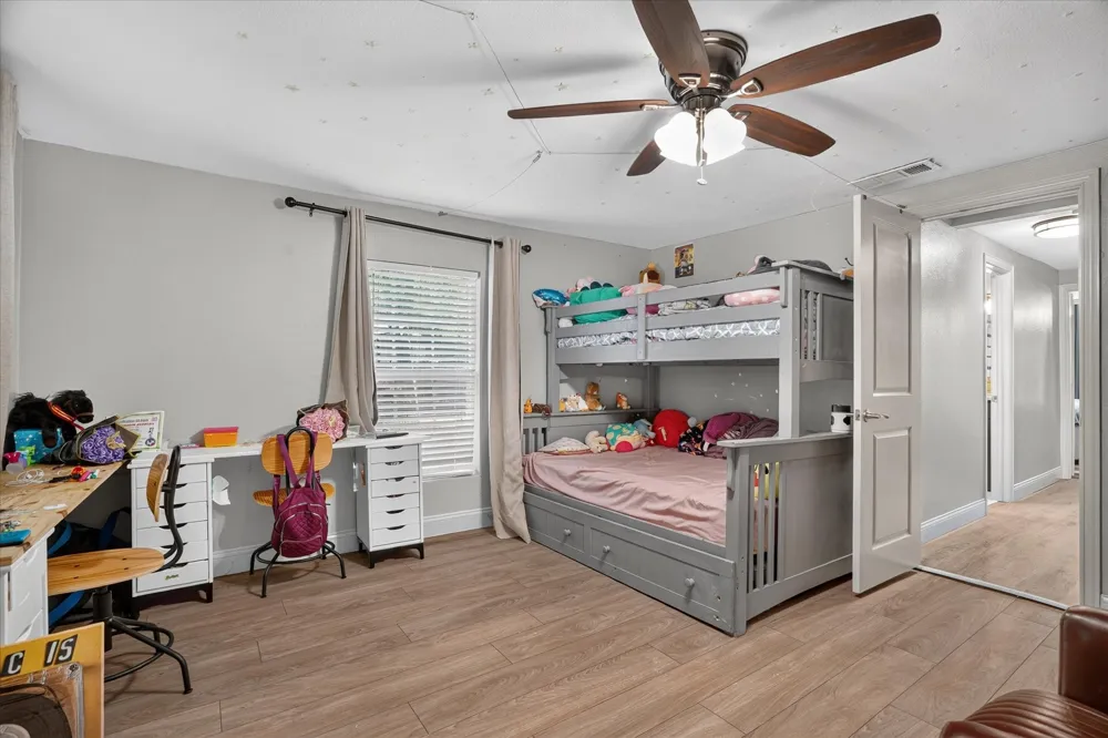 5712 Dana Drive Haltom City, TX 76117