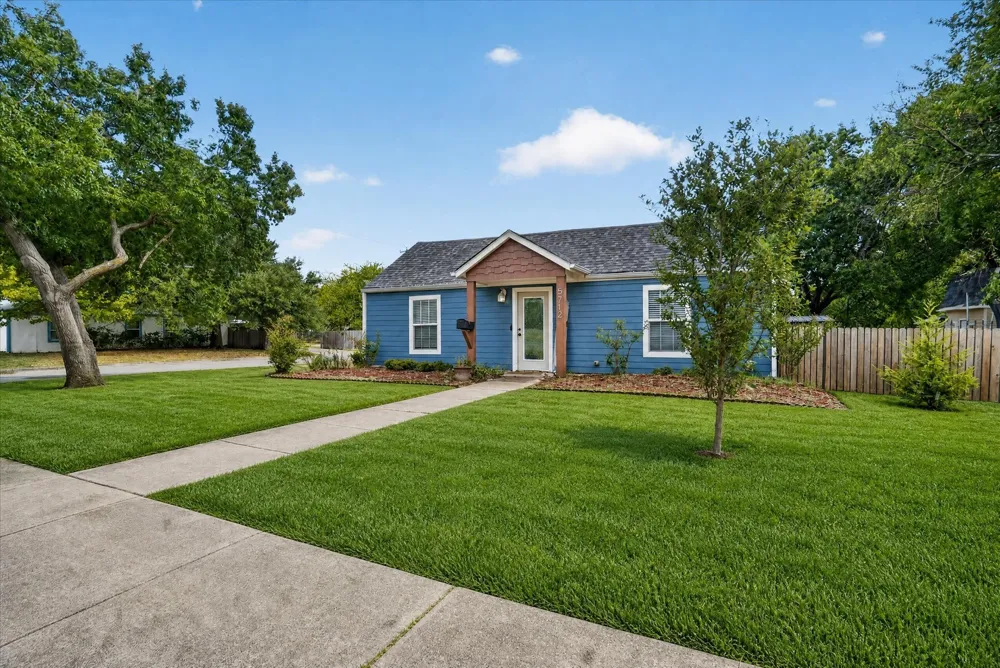 5712 Dana Drive Haltom City, TX 76117